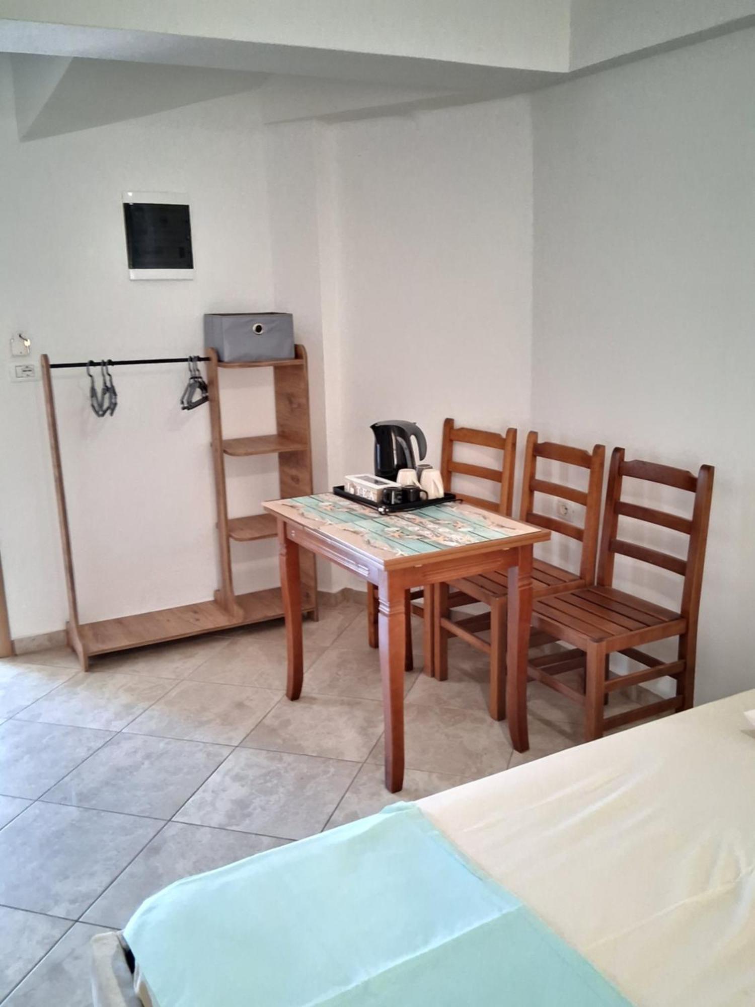 Rooms With View Himare Quarto foto